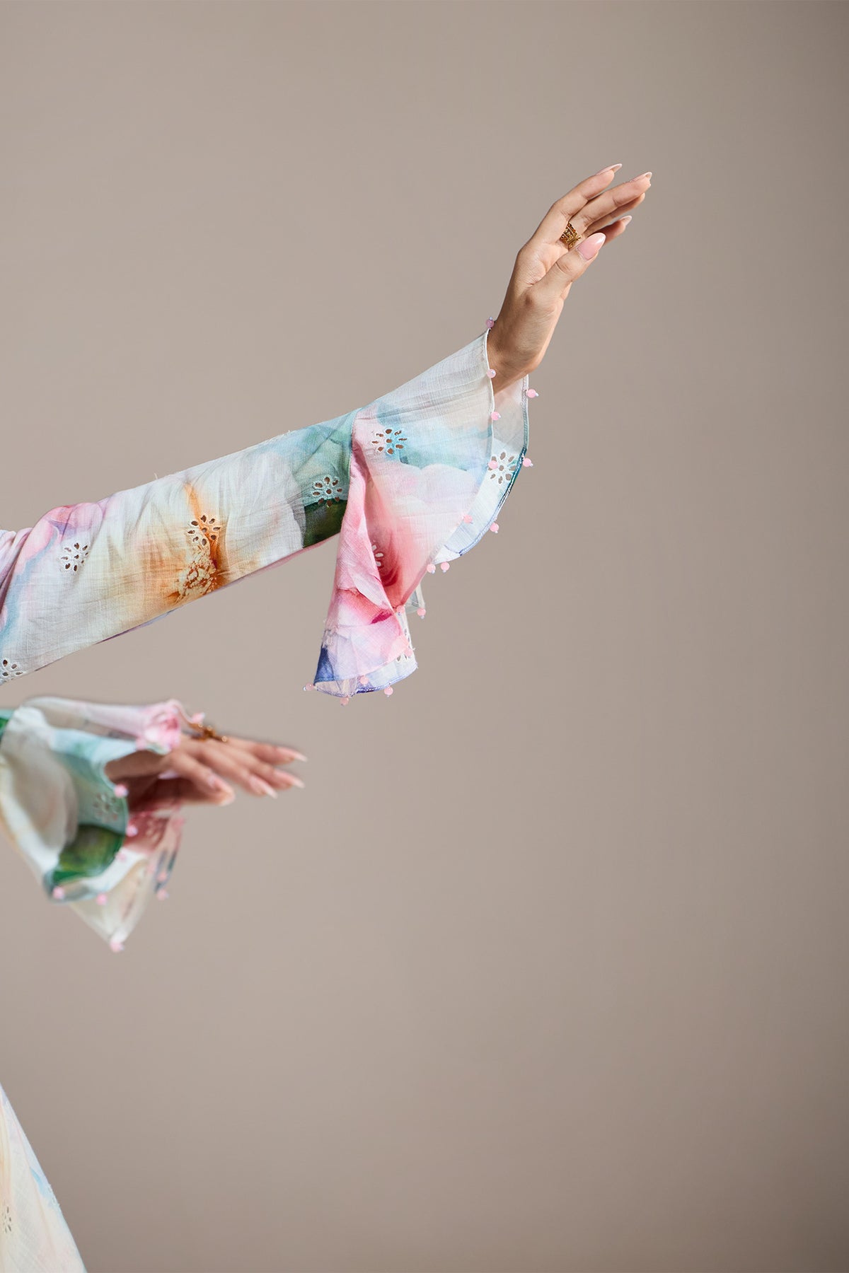 PASTEL BLOOM TIERED MIDI DRESS